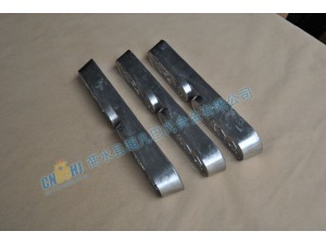 名稱：吊具合金
用途：用于鋼繩吊具開閉索節(jié)，起加固緊固作用。
適應(yīng)范圍：可輔助鋼繩承載1000KN-50000KN的重力或拉力
